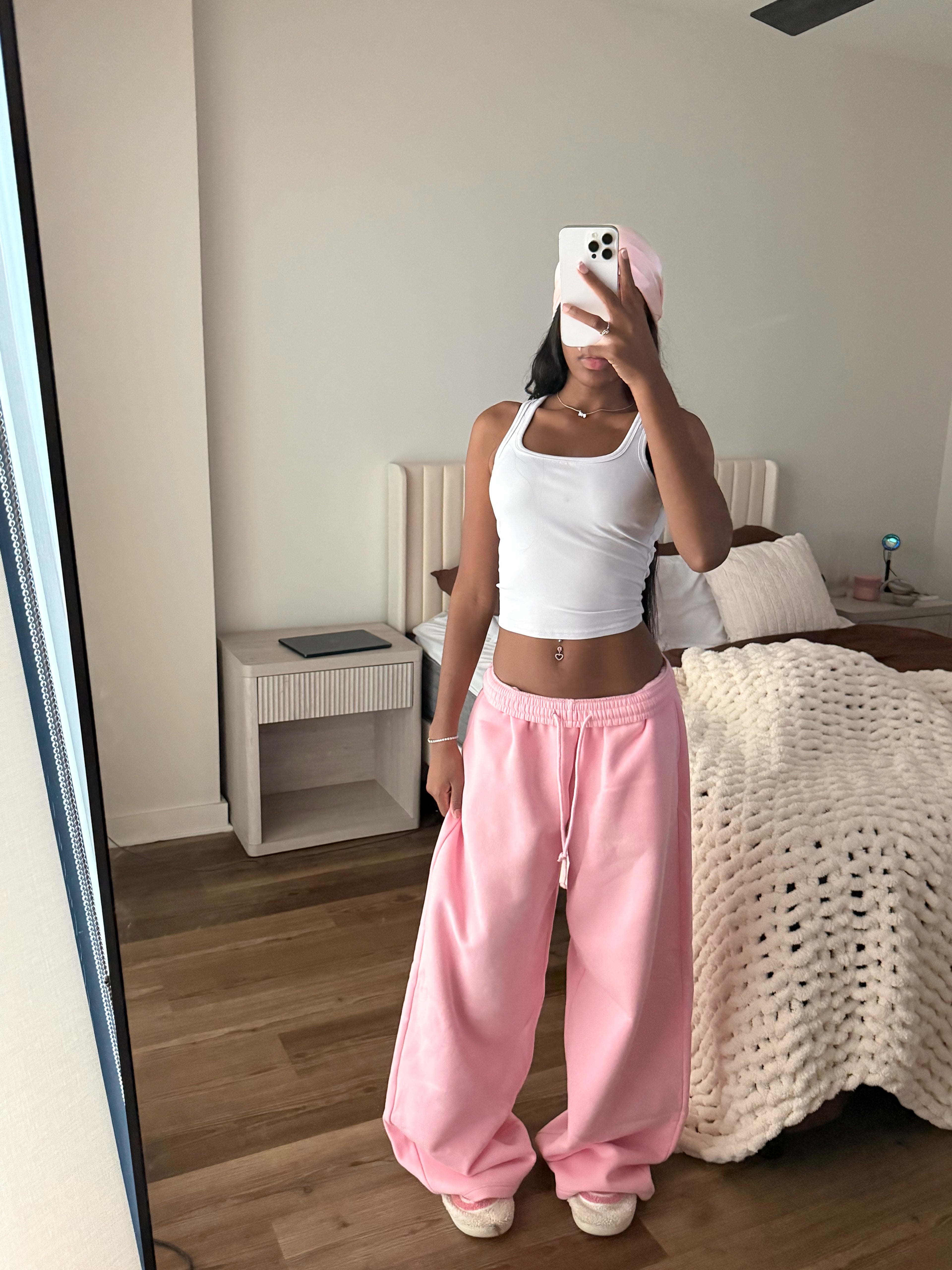 [PRE-SALE] - ITEM SHIPS IN 4 WEEKS | THE EVERYDAY SWEATS 'ROSE'